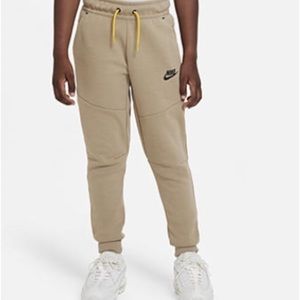 LIKE NEW - Nike tech sweatpants
